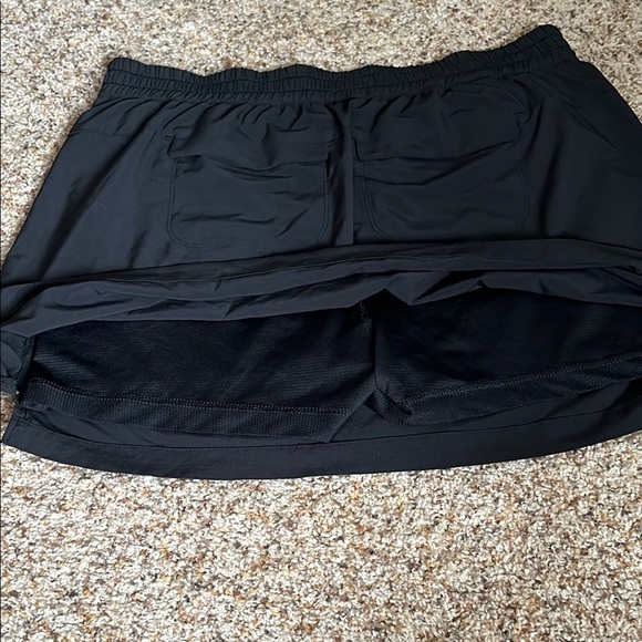 Tommy Bahama Island Zone Performance Black Mini Skort - Size Medium - Picture 13 of 14